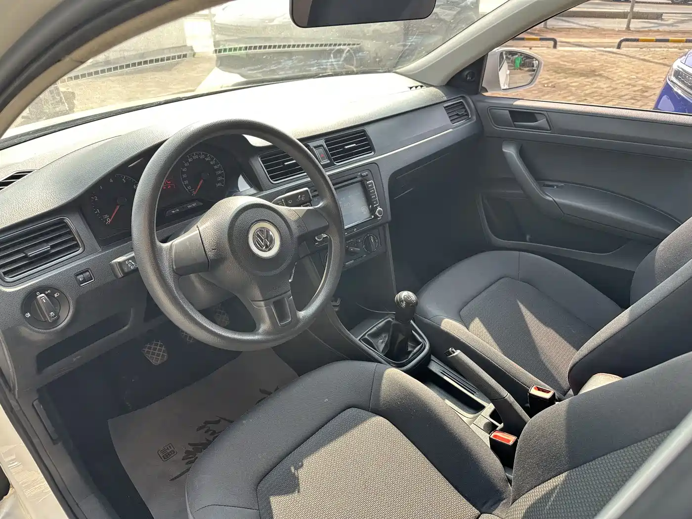 Volkswagen Santana 2015 1.6L Manual Trend Edition фото 7
