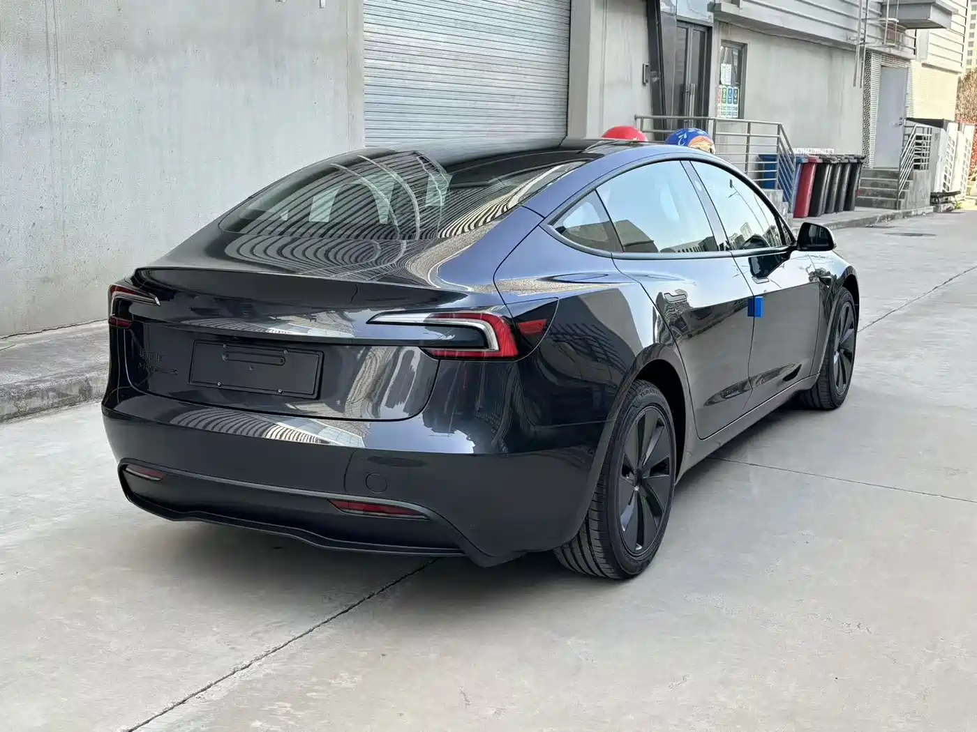 TESLA MODEL 3