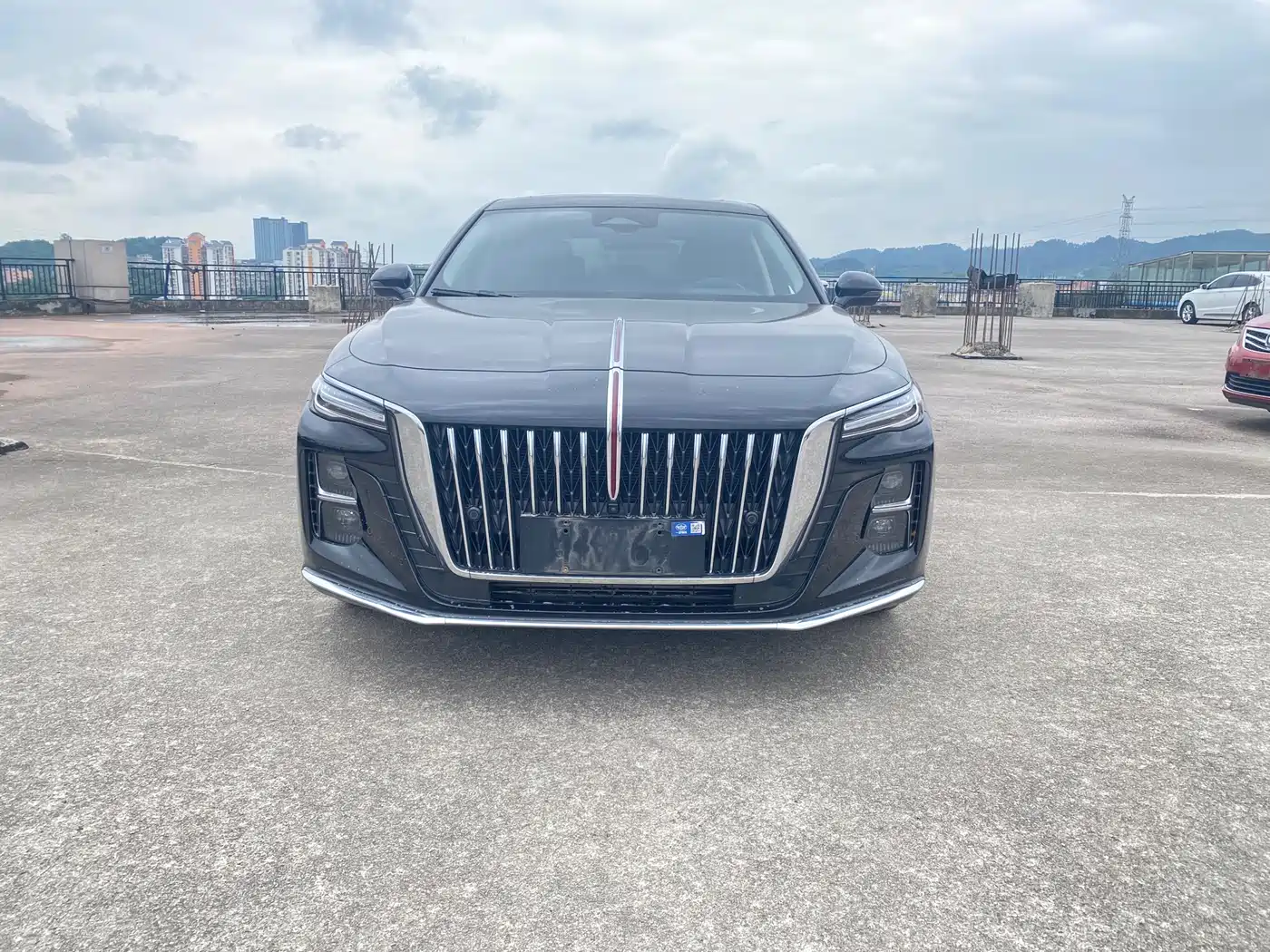 Hongqi H5 2024 2.0T Automatic Smart Connect Flag Smooth Edition