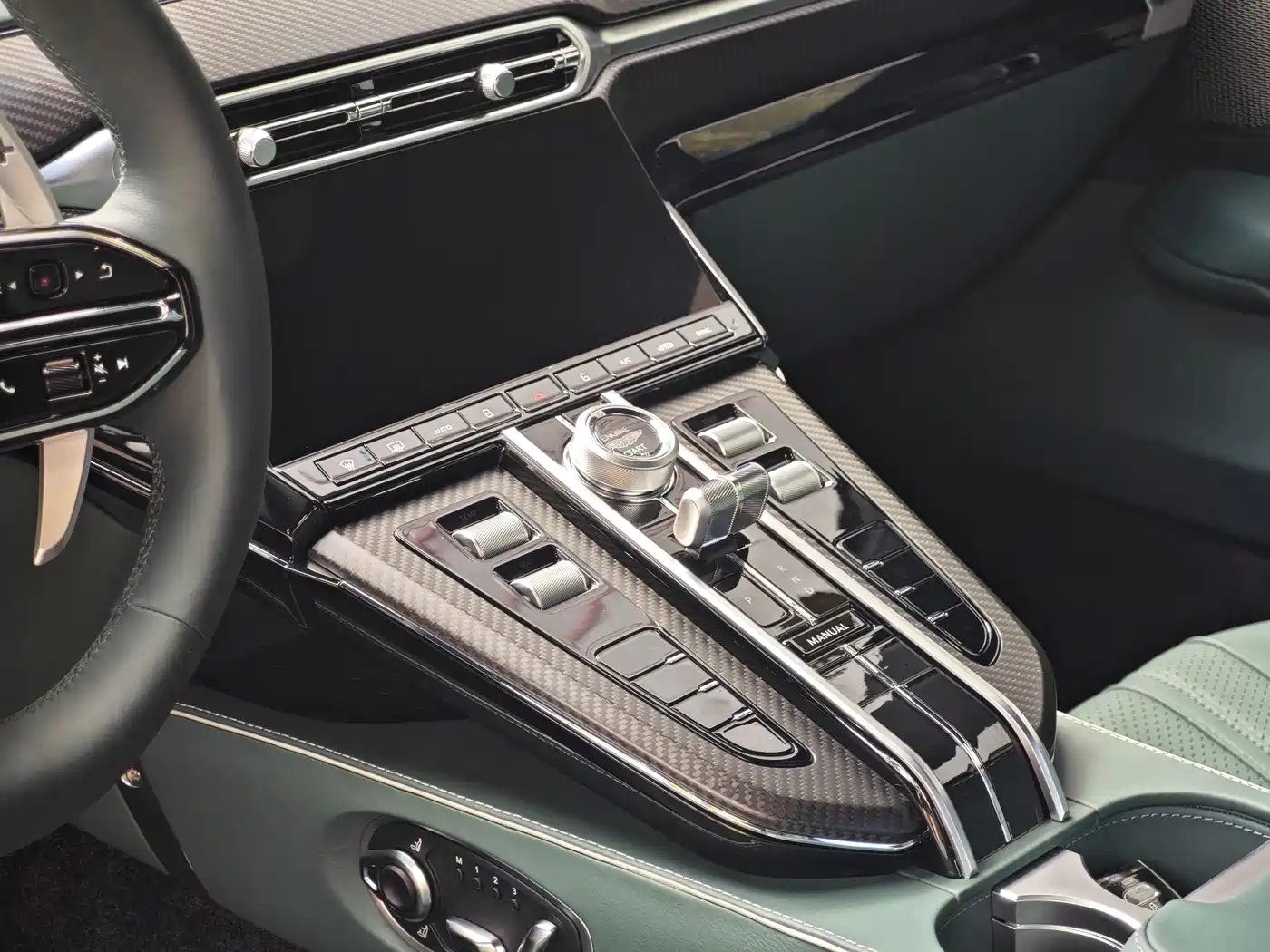 ASTON MARTIN V8 VANTAGE