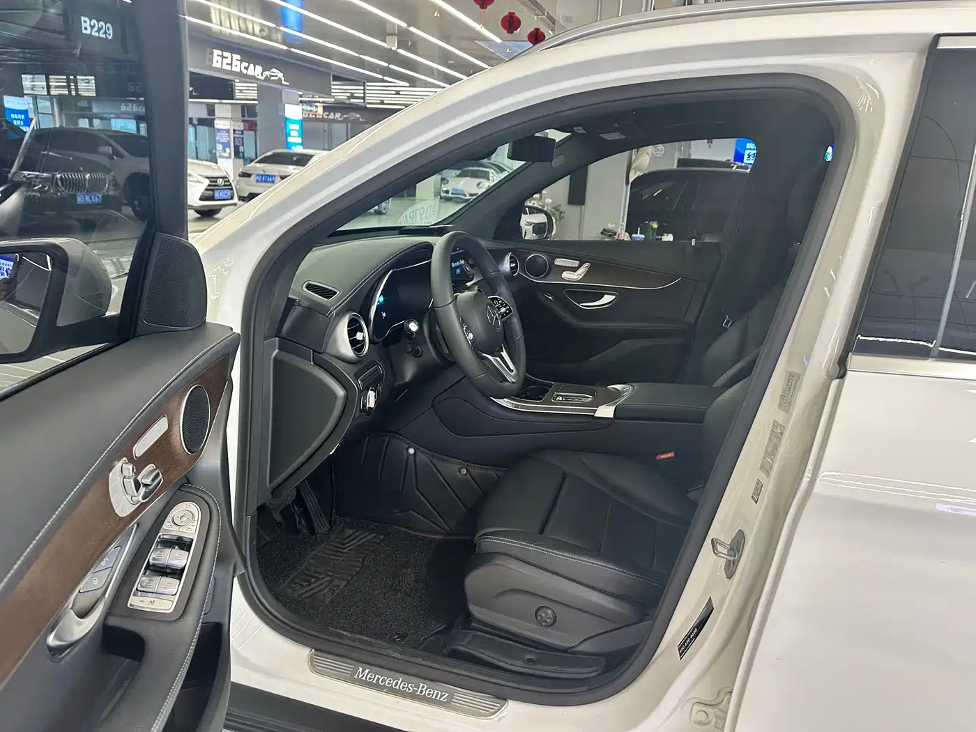 Mercedes-Benz GLC 2022 Facelift GLC 300 L 4MATIC Dynamic Collector's Edition фото 4