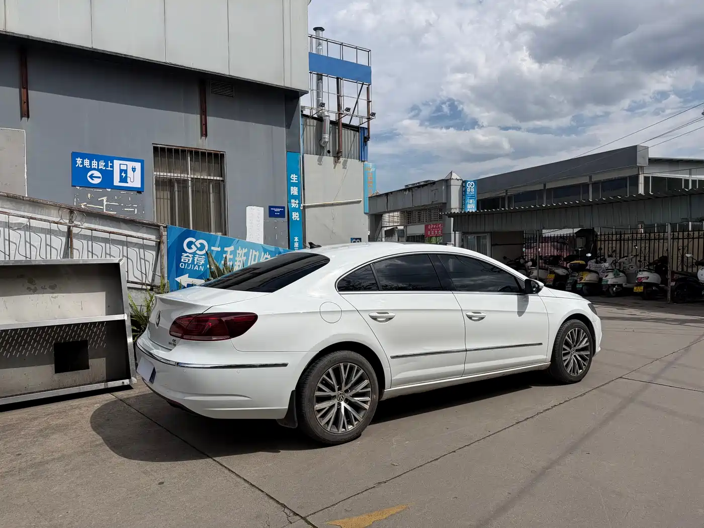Volkswagen FAW-Volkswagen CC 2016 300TSI 25th Anniversary Edition фото 5
