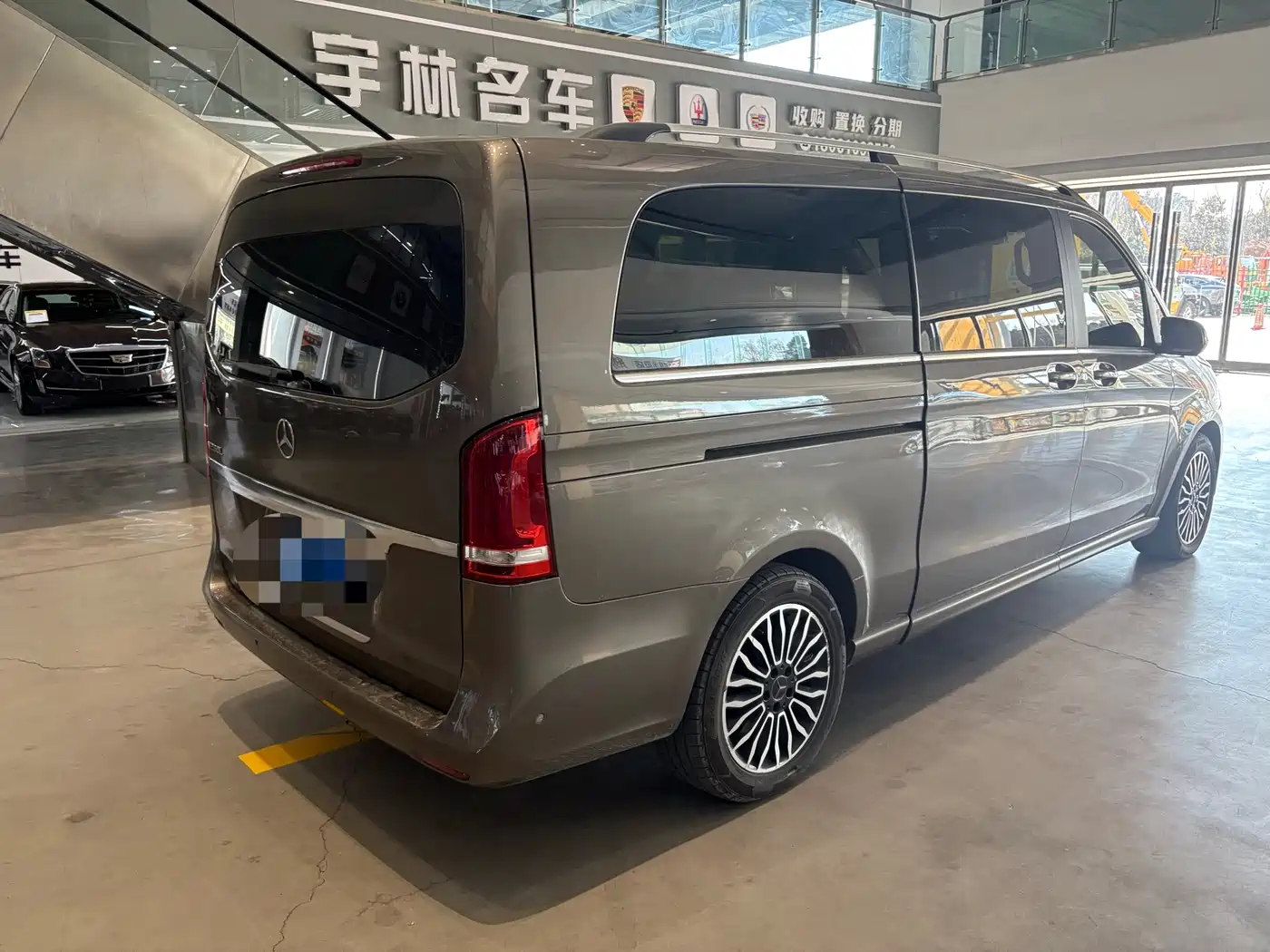 Mercedes-Benz V-Class 2017 Model V 260 L Premium Extended Edition фото 4