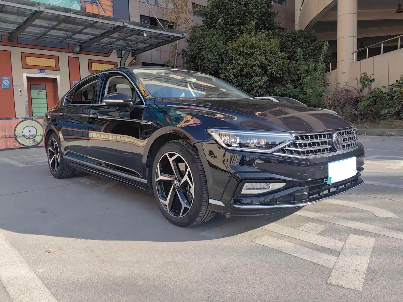 Volkswagen Magotan 2023 Model 2 Million Commemorative Edition 330TSI DSG Luxury фото 3