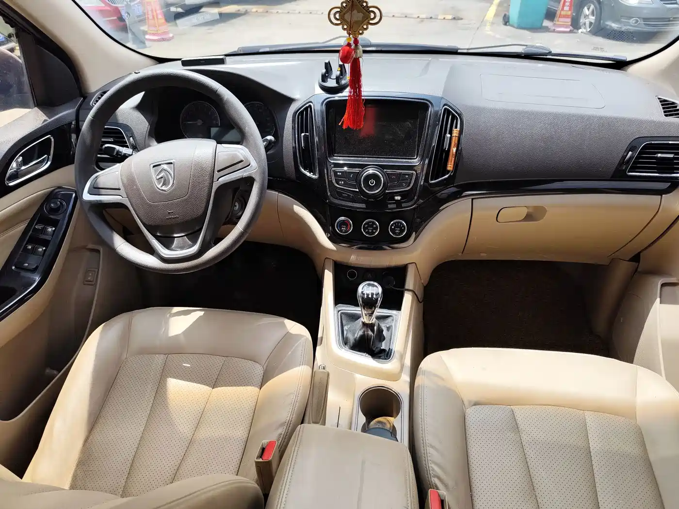 Baojun 730 2015 2014 1.5L Manual Comfort 7-seater