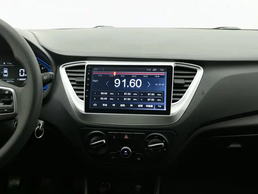 صورة 12 - Hyundai Verna