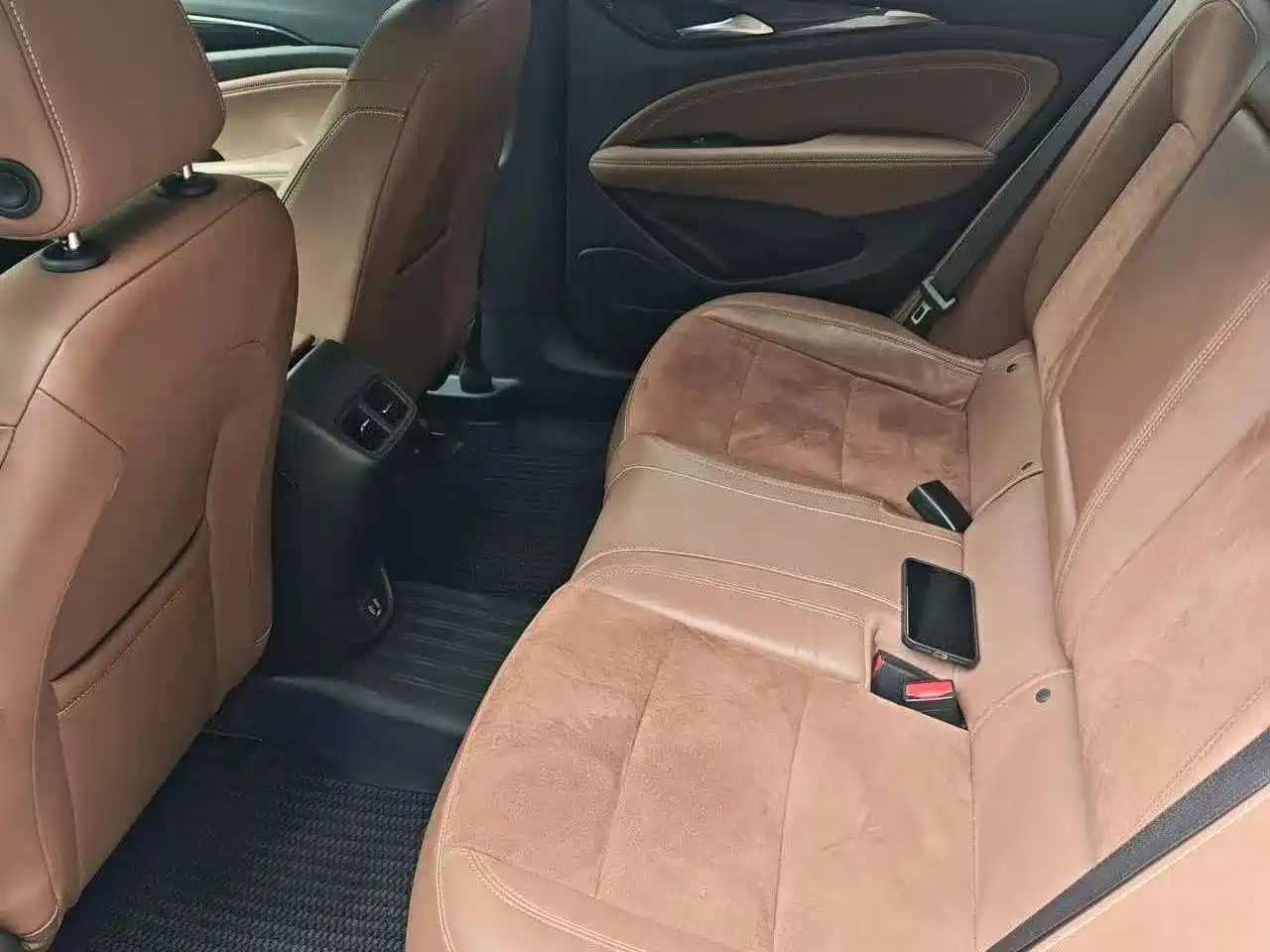 Photo 3 - Buick Regal