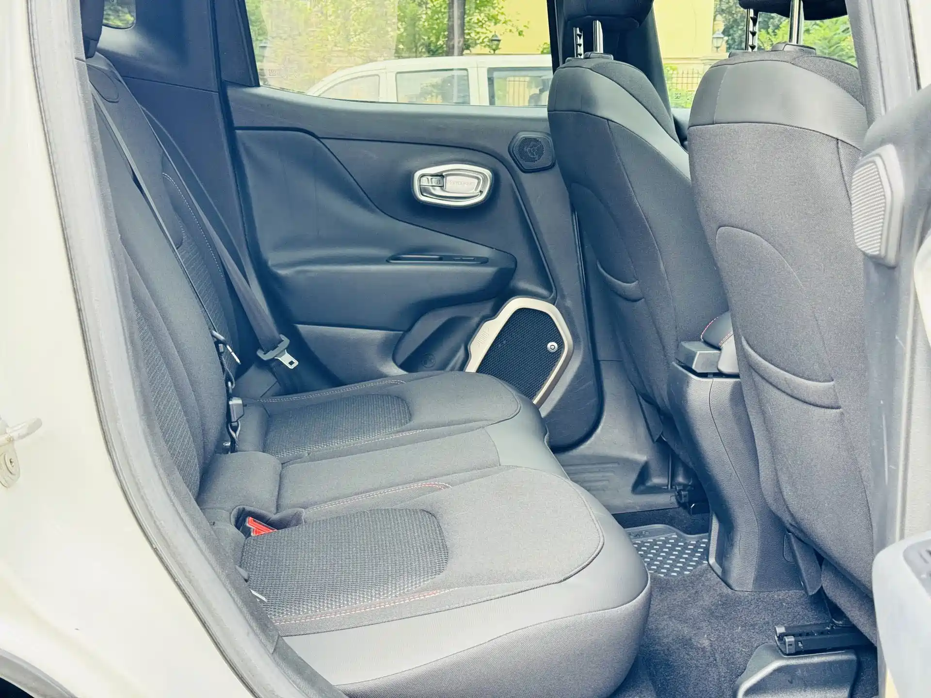صورة 16 - Jeep Renegade