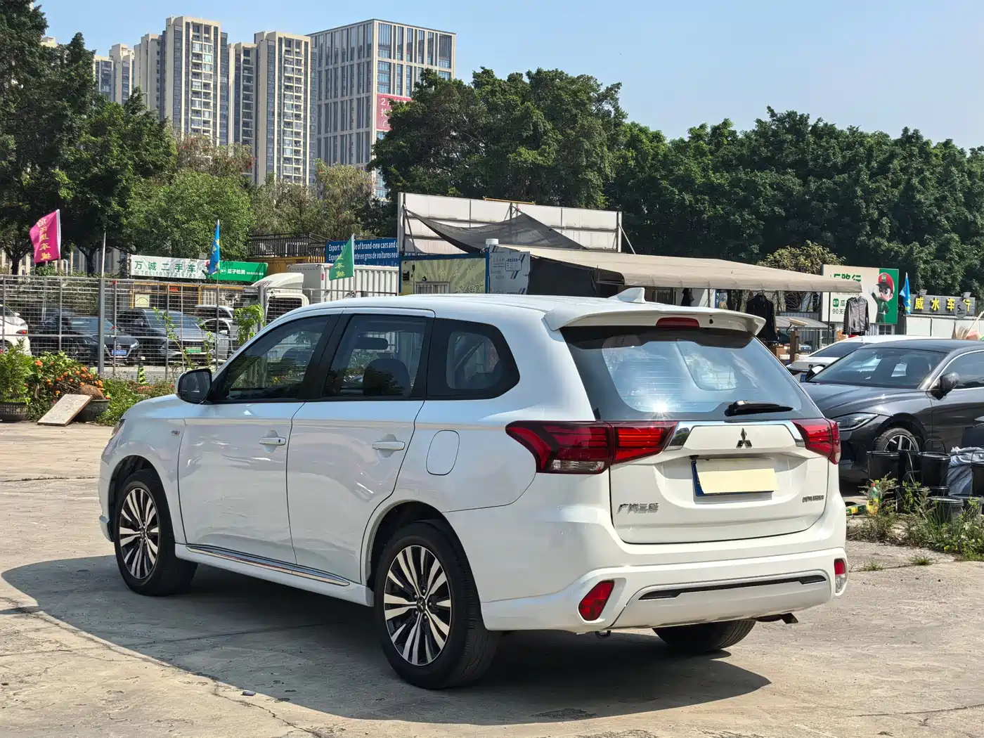 MITSUBISHI OUTLANDER