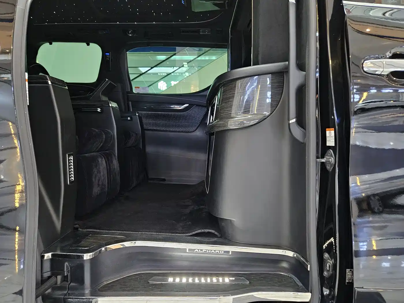 Toyota Alphard 2019 Hybrid 2.5L Premium Edition фото 23