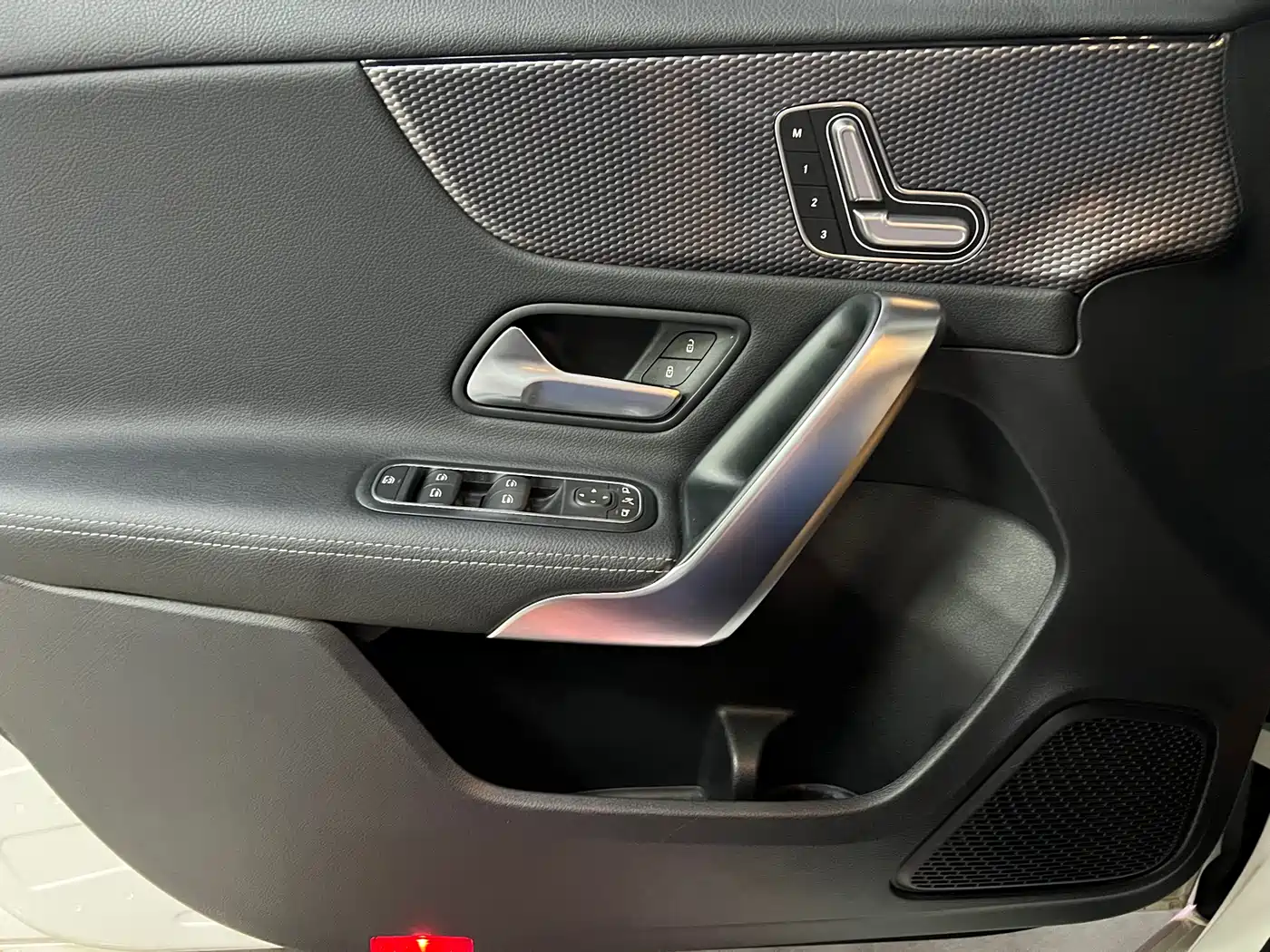 Mercedes-Benz A-Class (Import) 2019 A 200 Fashion Version фото 5