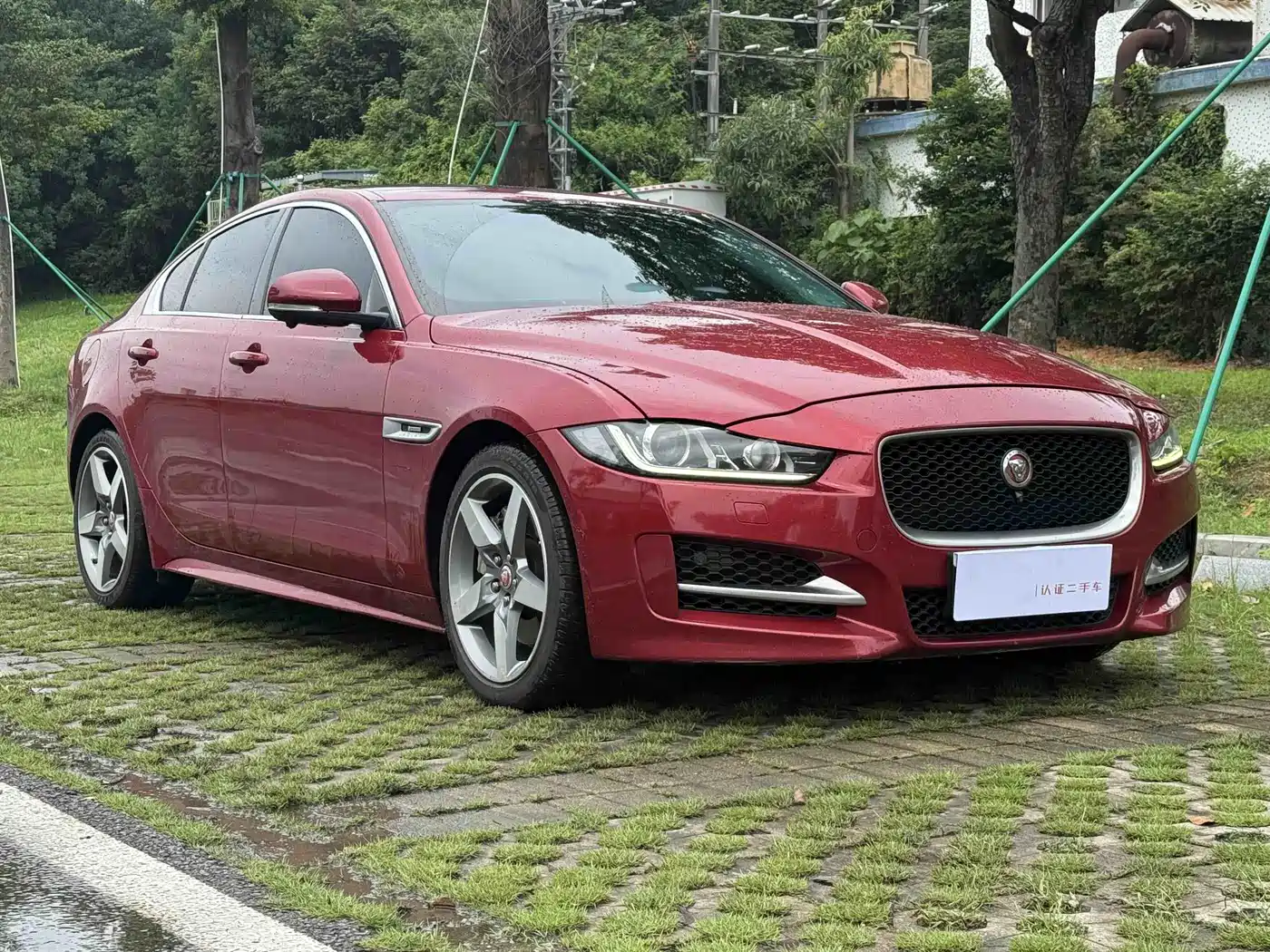 Jaguar XE 2015 2.0T 200PS R-Sport фото 3