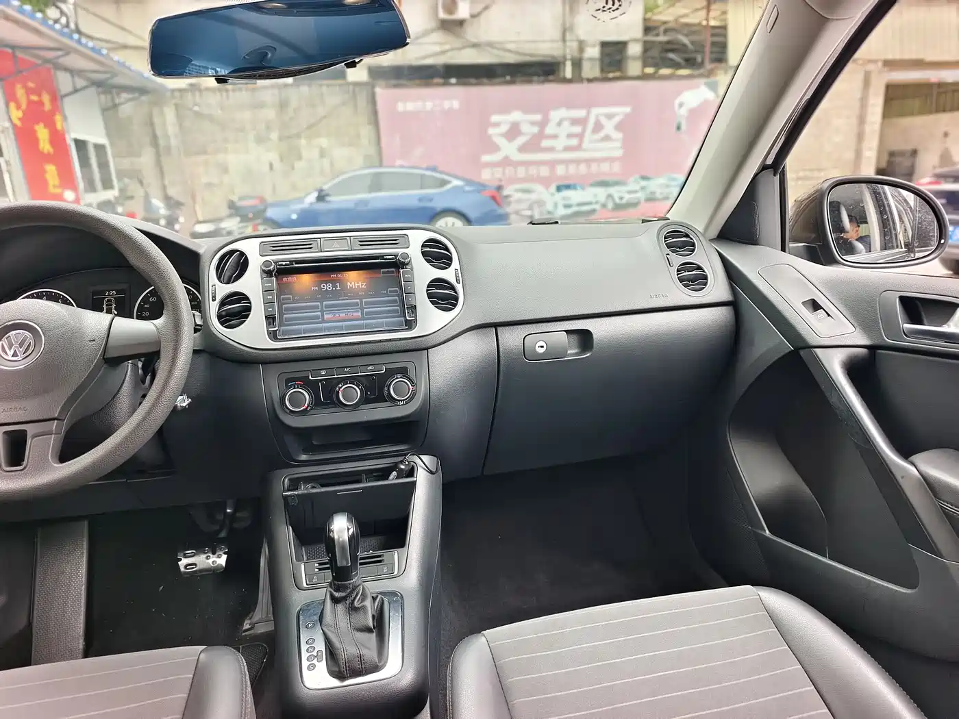 Volkswagen Tiguan 2015 1.8TSI Automatic 2WD Trendline фото 8