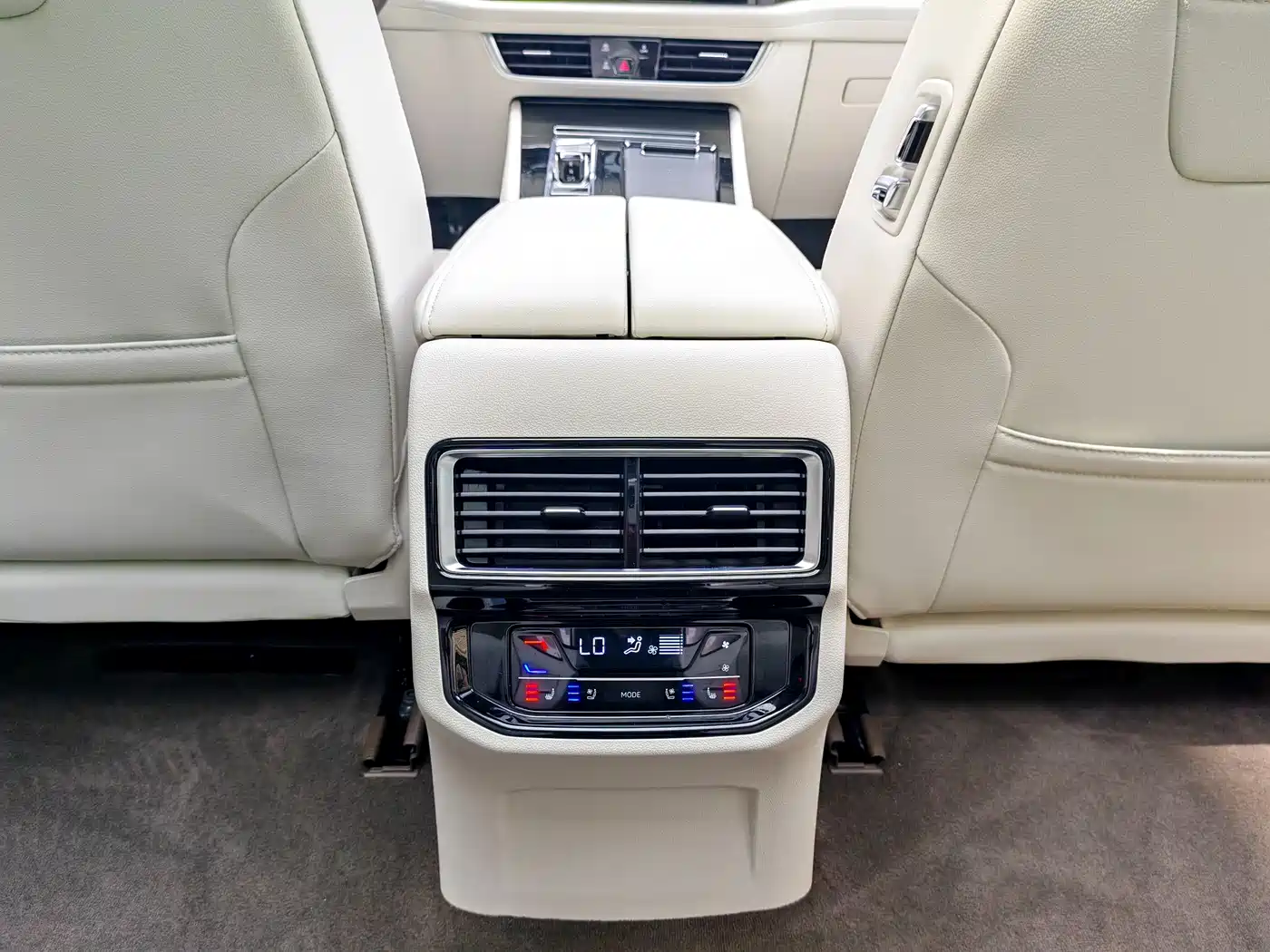 Volkswagen Viloran 2022 380TSI Premium Edition фото 14