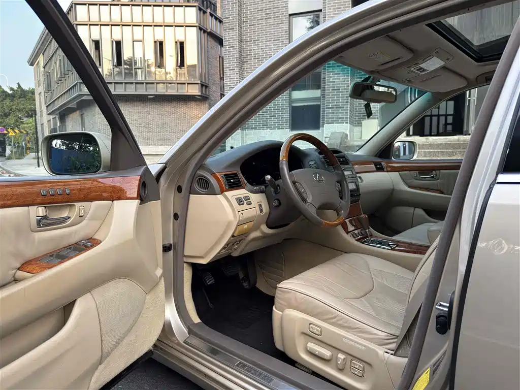 Фото 5 - Lexus LS