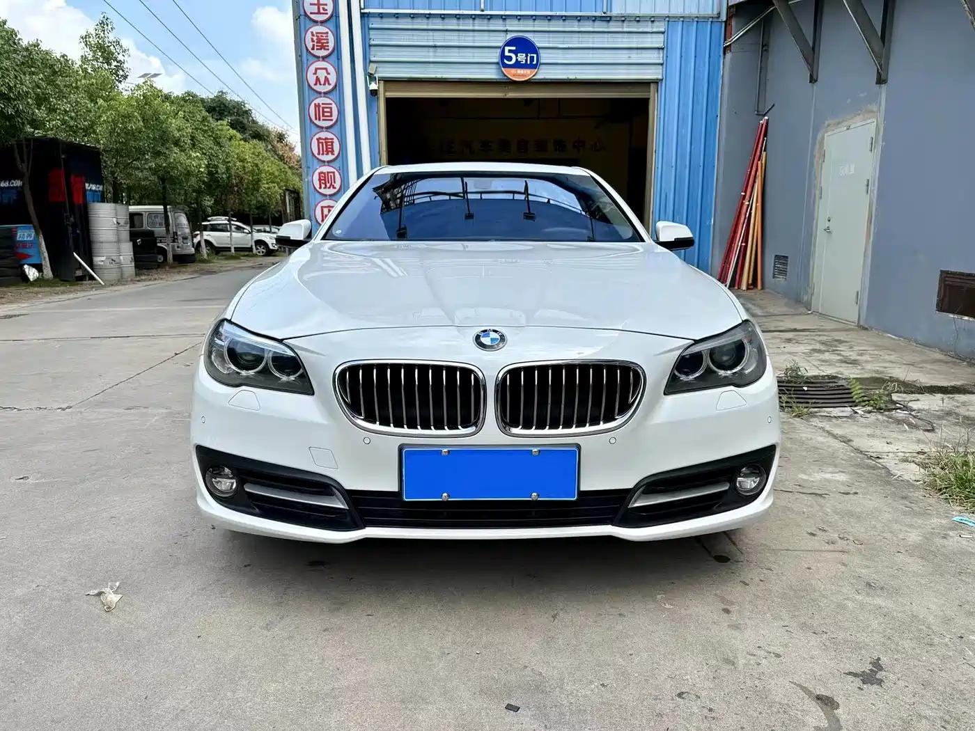 BMW 5 Series 2014 528Li Leading Edition фото 2
