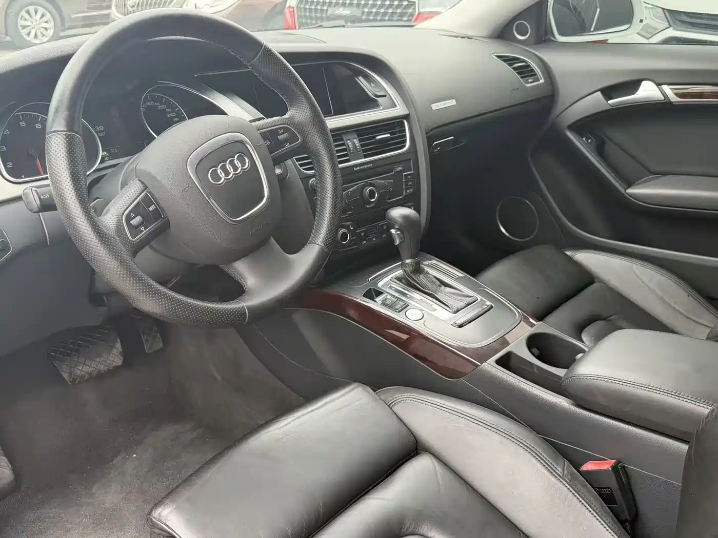 Audi A5 (Import) 2010 3.2 coupe quattro фото 9