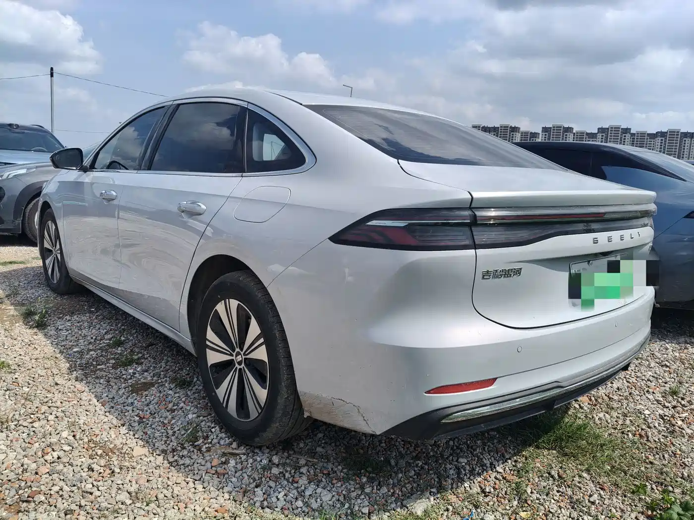 Geely Galaxy Galaxy A7 2025 EM-i 150km Explorer+ Edition фото 10