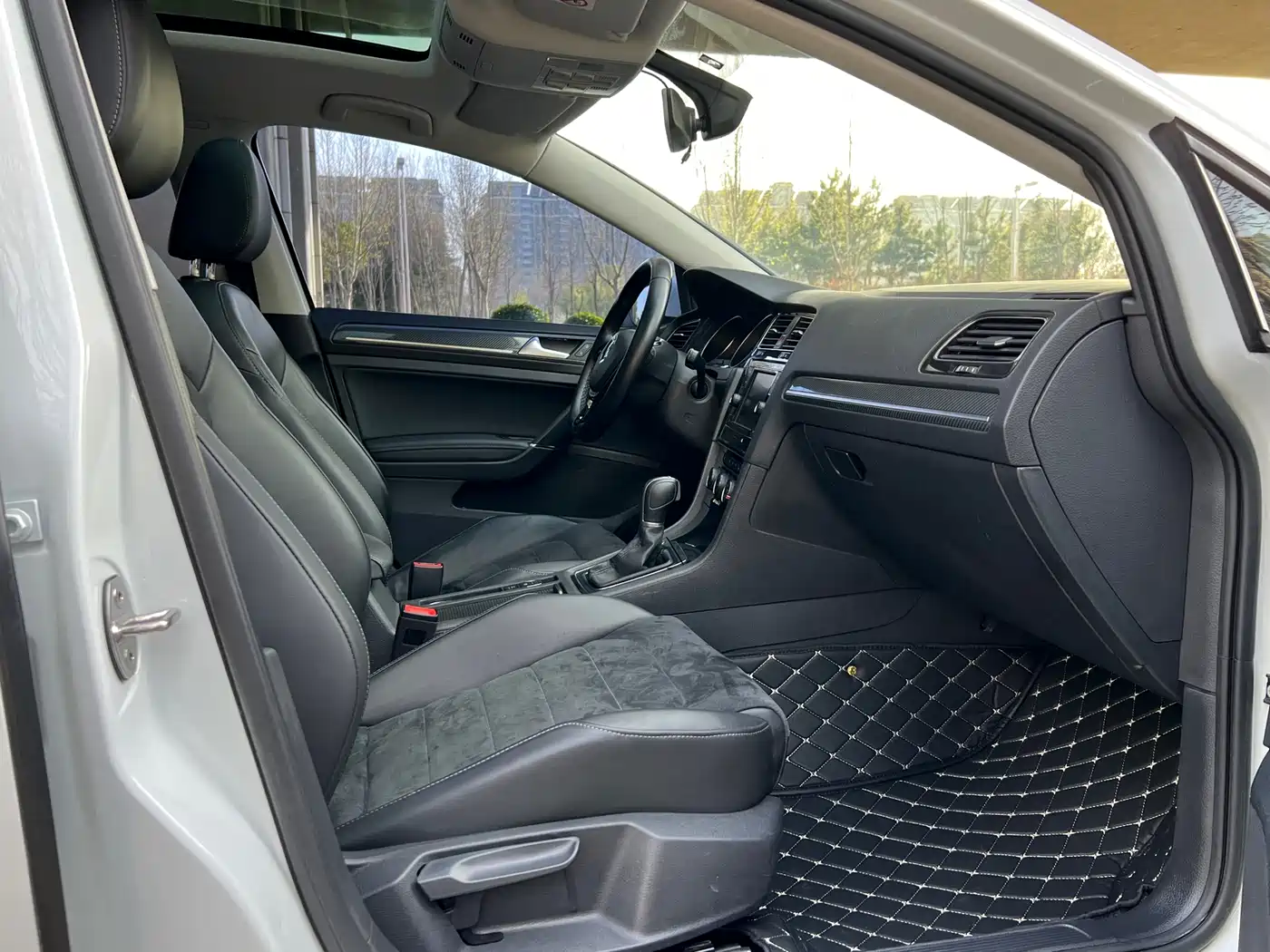 Volkswagen Golf 2018 230TSI Automatic Luxury фото 11