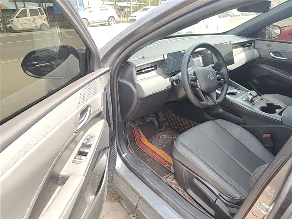BYD Qin PLUS 2025 DM-i Smart Drive 55KM Leader фото 16