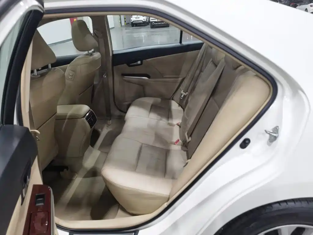 Photo 15 - Toyota Camry