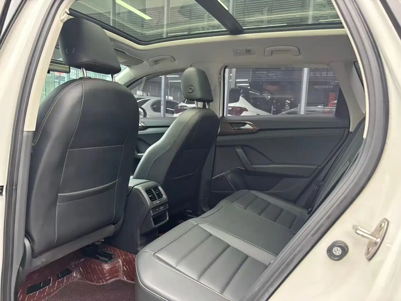 Volkswagen Tharu 2022 280TSI FWD Luxury Edition фото 4