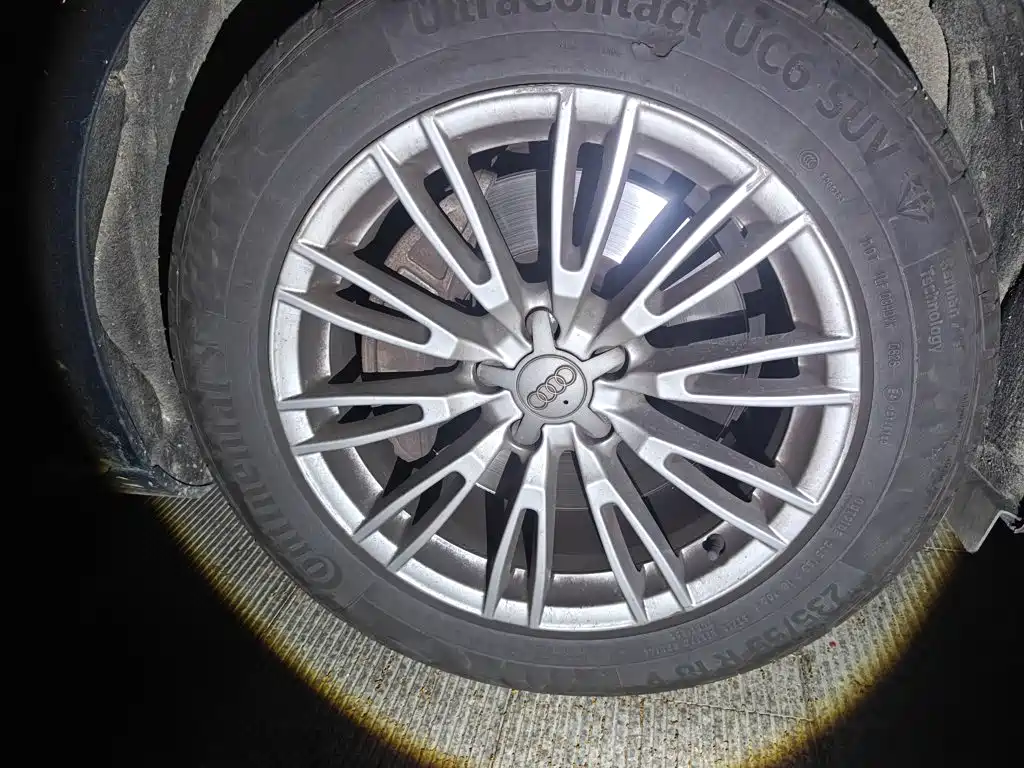 Photo 24 - Audi A8