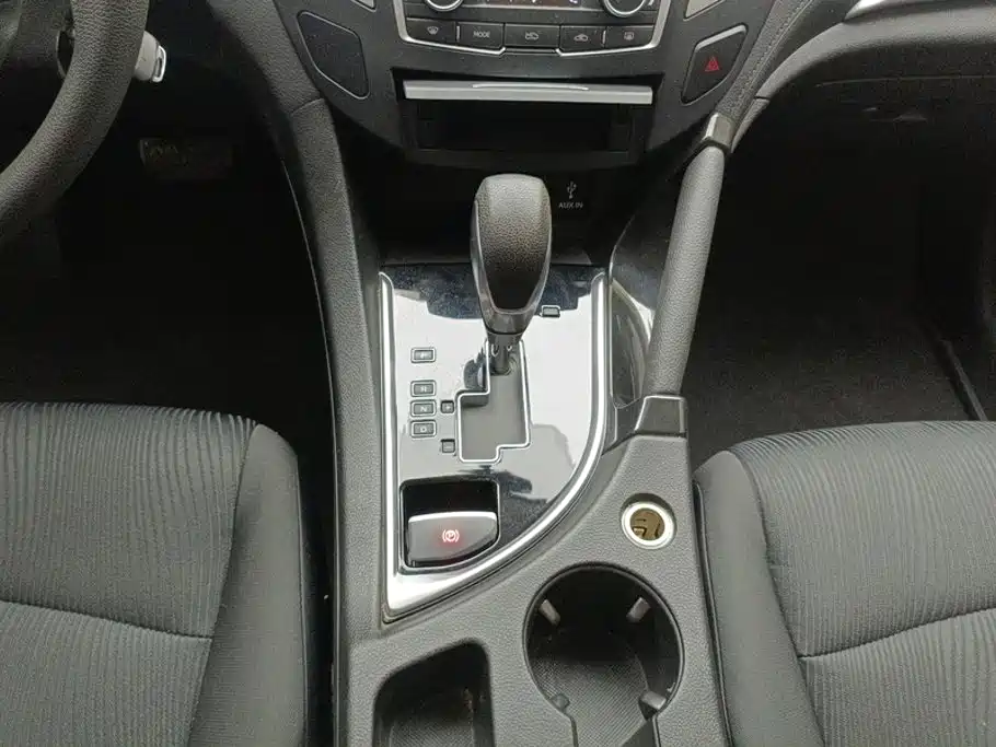 Dongfeng Aeolus Dongfeng Fengshen AX7 2015 2015 2.0L Automatic Smart Joy
