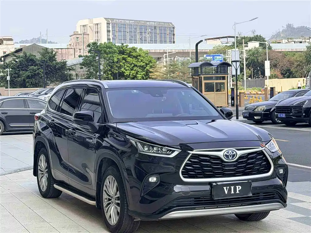 Toyota Highlander 2023 2.5L Smart Hybrid Dual Engine FWD Premium 7-Seater фото 3