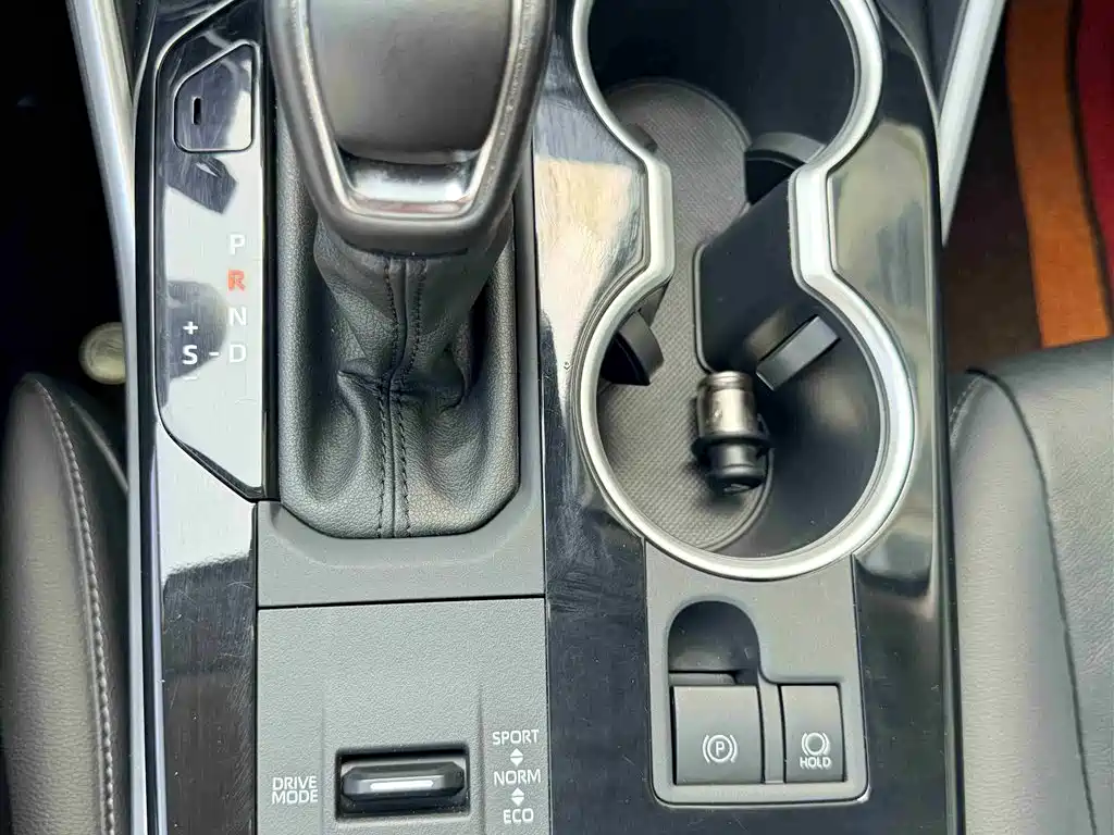 Toyota Highlander 2023 2.5L Smart Hybrid Dual Engine FWD Premium 7-Seater фото 28