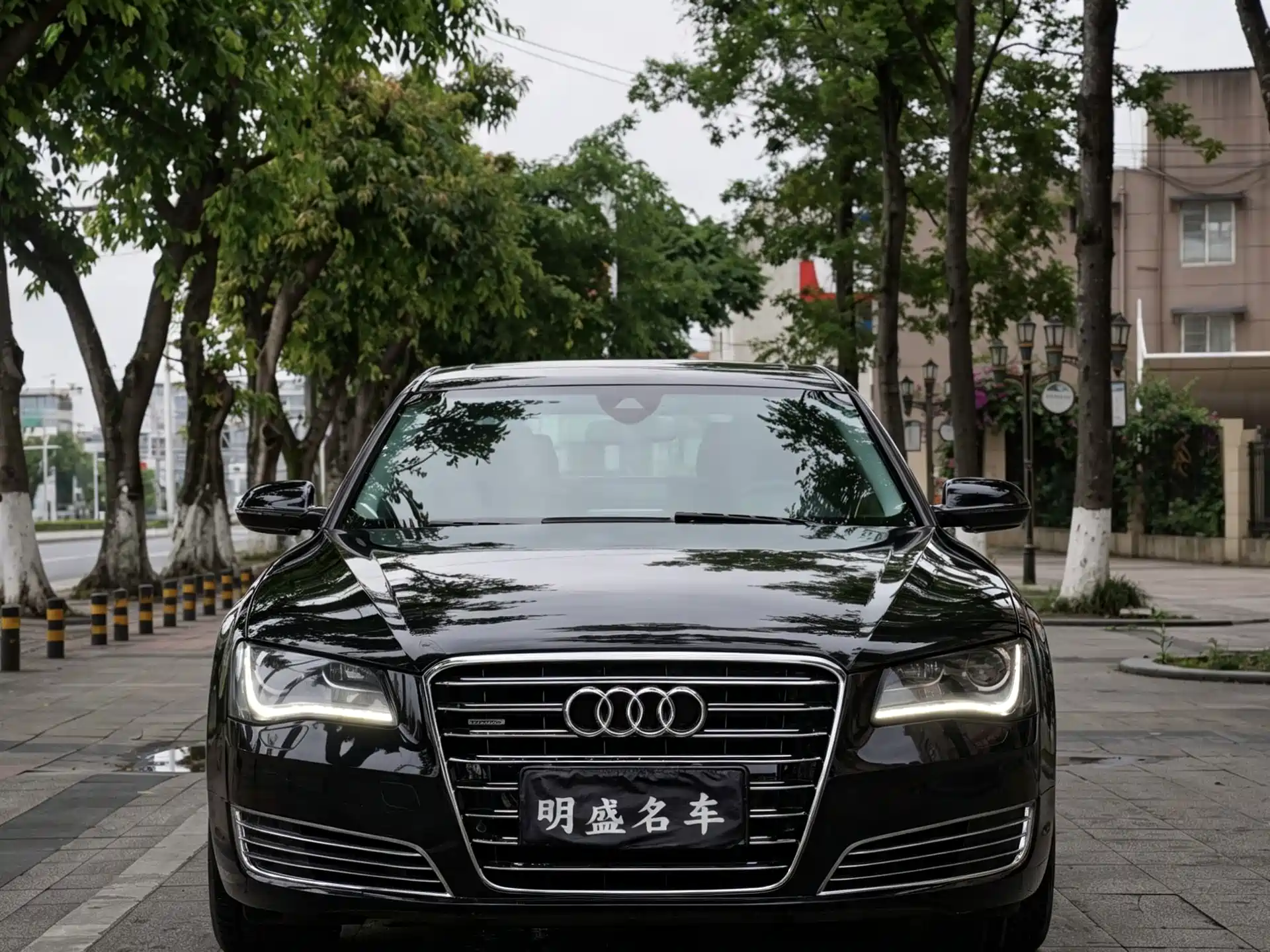 Photo 2 - Audi A8