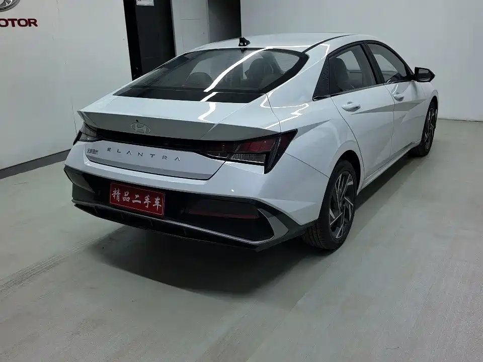 Hyundai Elantra 2023 1.5L CVT GLX Elite Edition фото 4