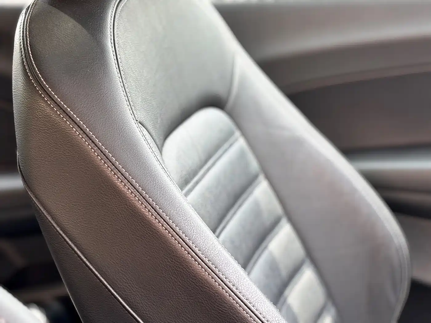 Volkswagen Scirocco 2011 2.0TSI R-Line фото 4