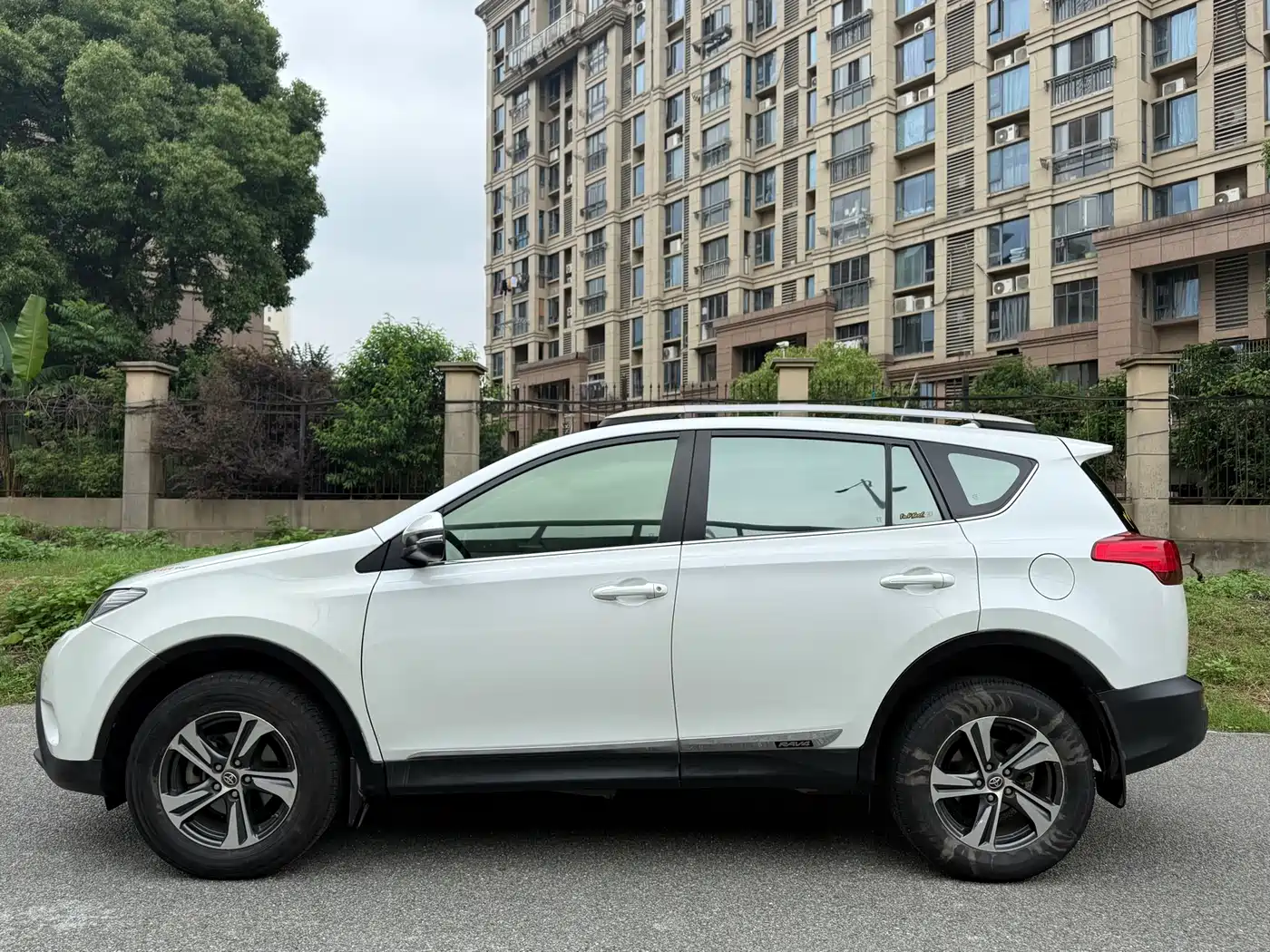 Toyota RAV4 Rongfang 2015 2.0L CVT 2WD Trend Edition фото 3