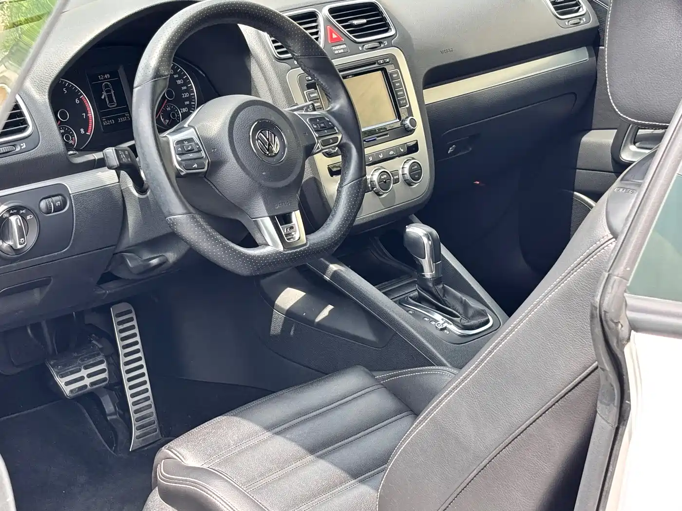 Volkswagen Scirocco 2011 2.0TSI R-Line фото 17