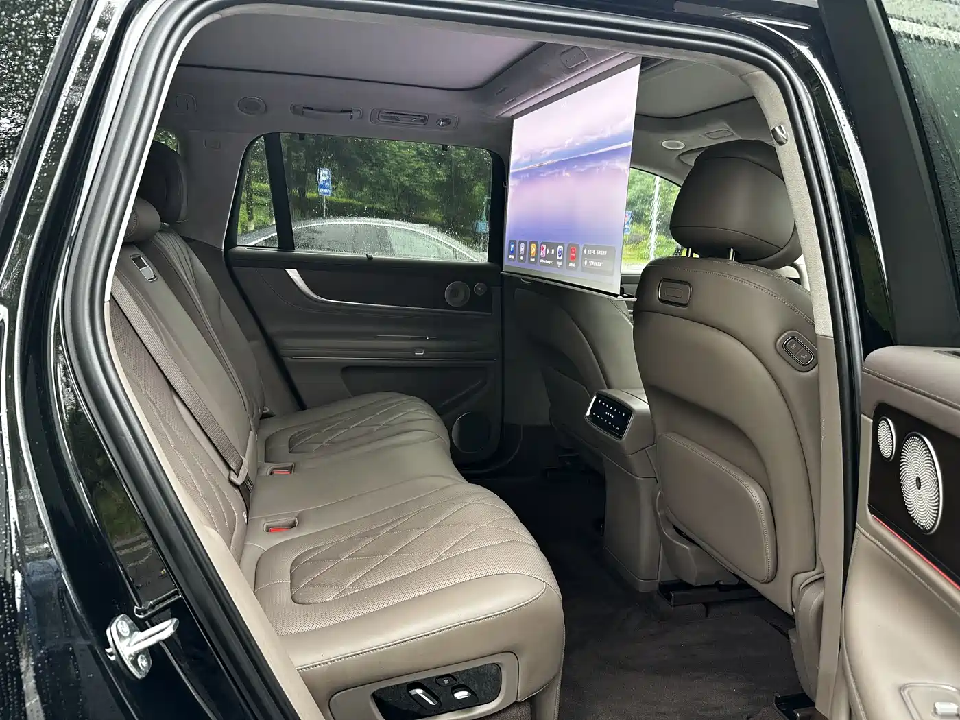AITO Wenjie AITO M9 2024 Model Extended Range Ultra Edition 52kWh 5-Seater фото 9