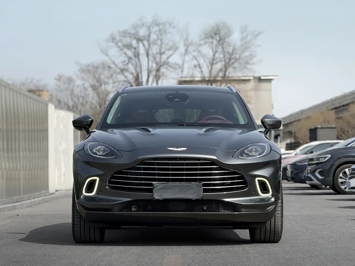 ASTON MARTIN DBX