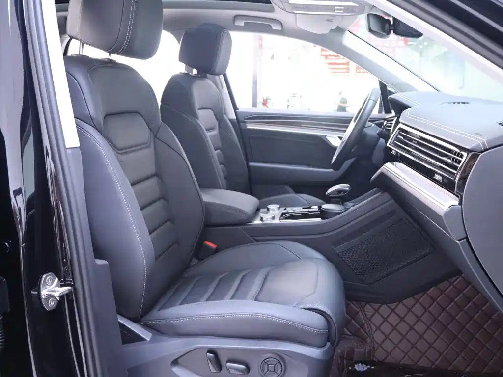 Фото 21 - Volkswagen Touareg