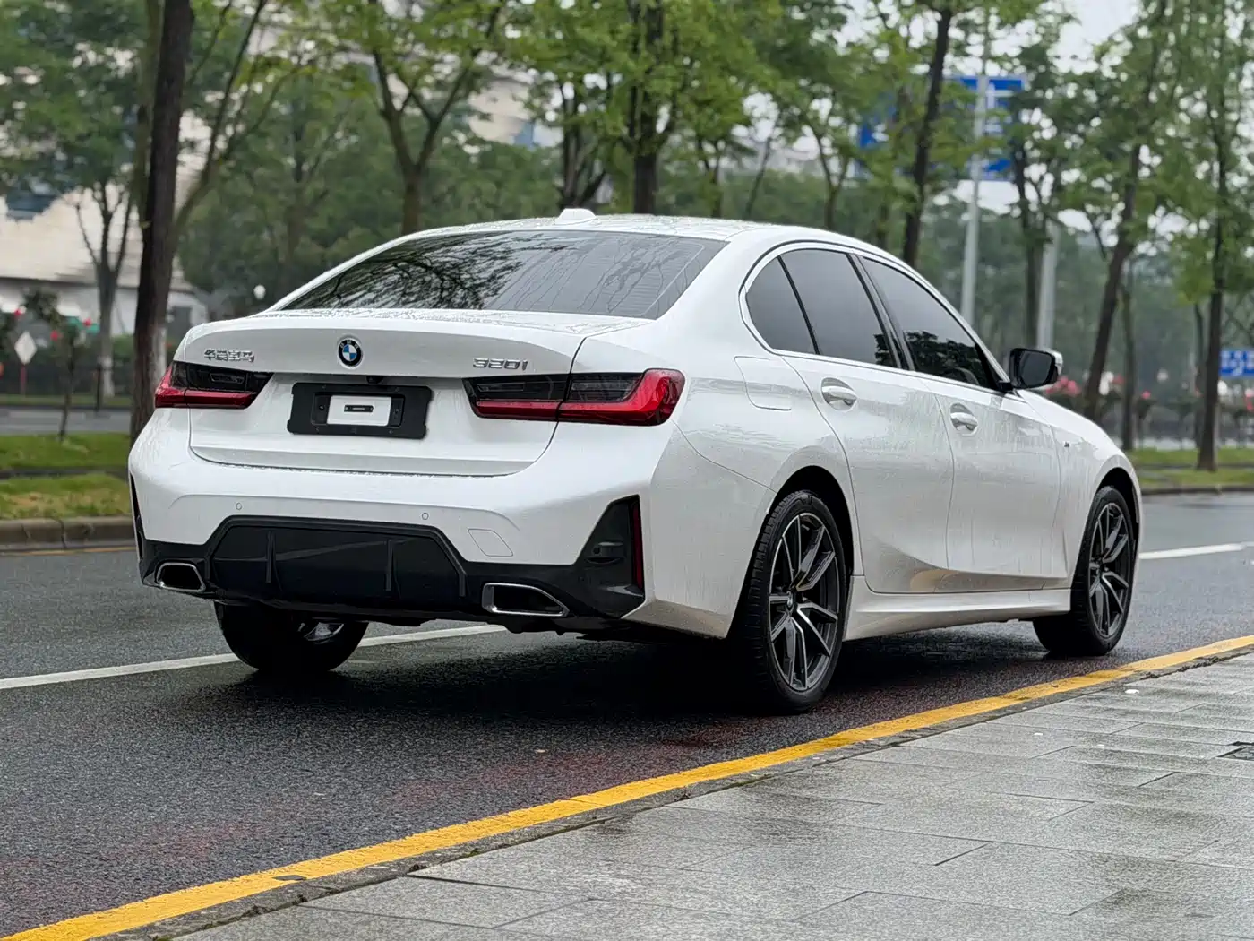 BMW 3 Series 2023 320i M Sport Package фото 4