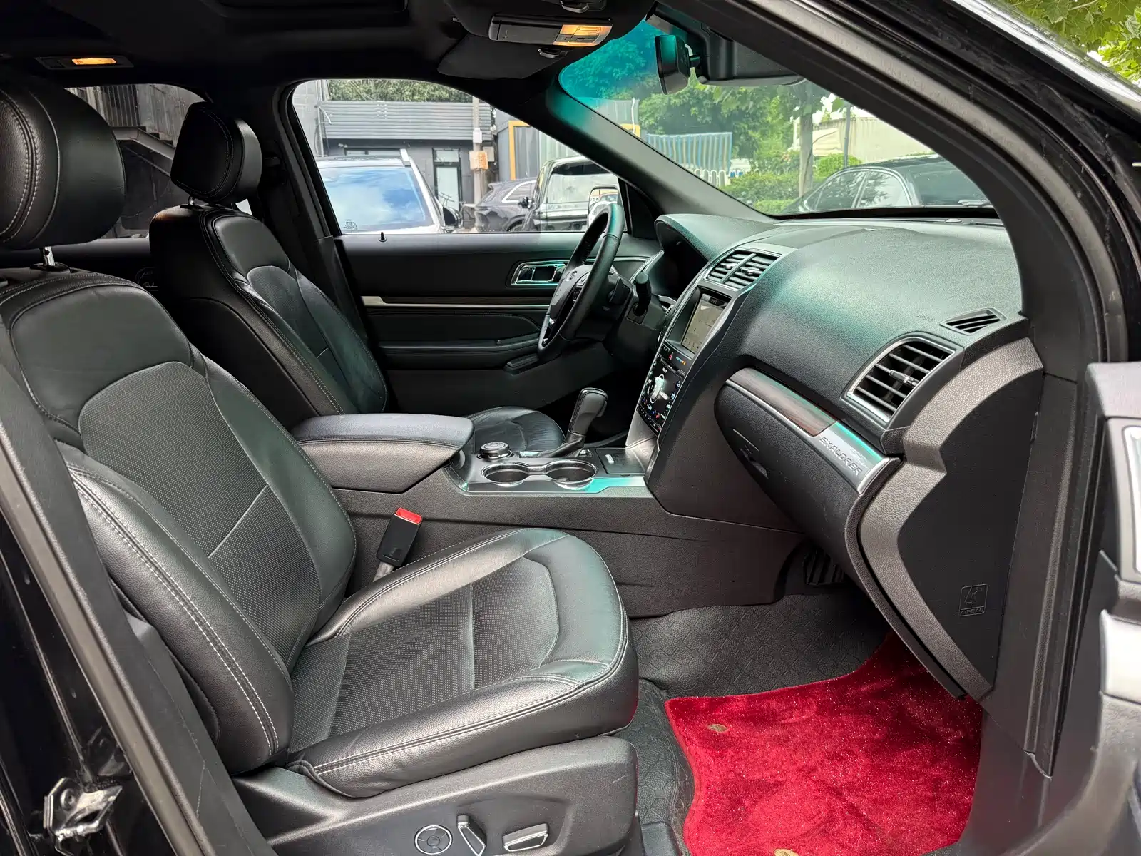 Photo 19 - Ford Explorer (Import)