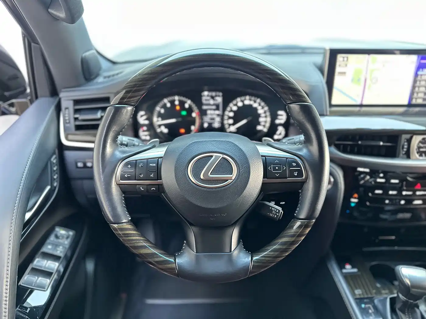Lexus LX 2017 570 Dynamic Luxury фото 21