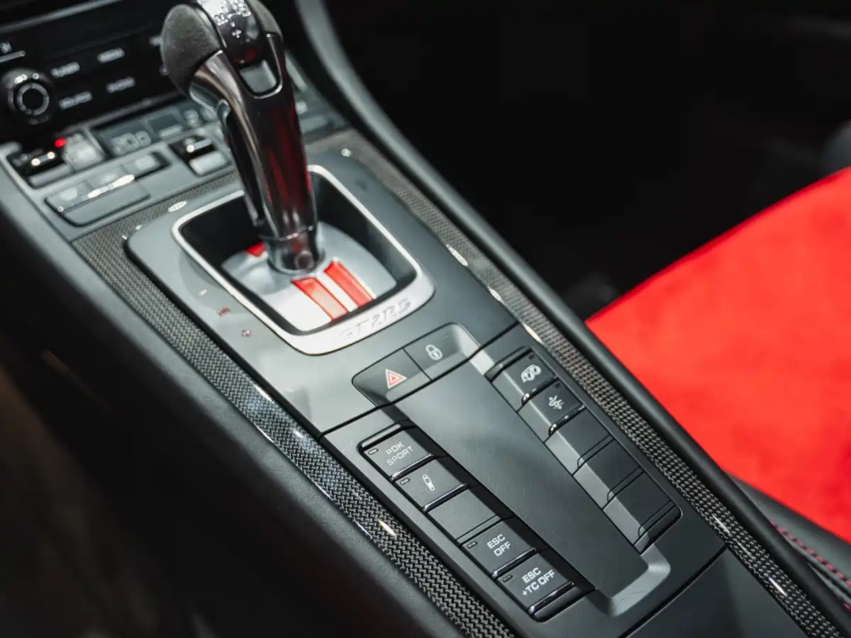 Porsche 911 2018 GT2 RS 3.8T фото 31