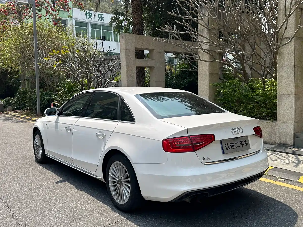 Audi A4L 2016 35 TFSI Collector's Edition S line Comfort фото 5