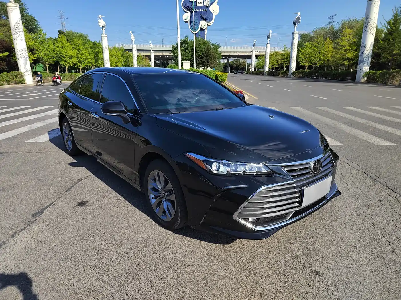 Toyota Avalon 2022 2.5L Luxury Edition фото 2