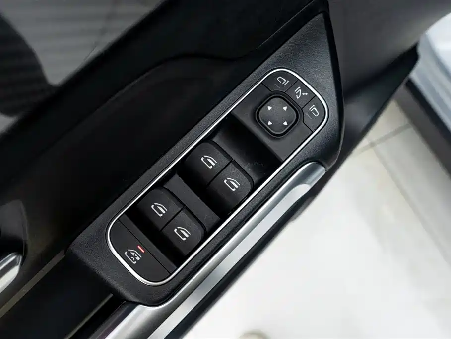 Mercedes-Benz GLB AMG 2024 AMG GLB 35 4MATIC фото 15