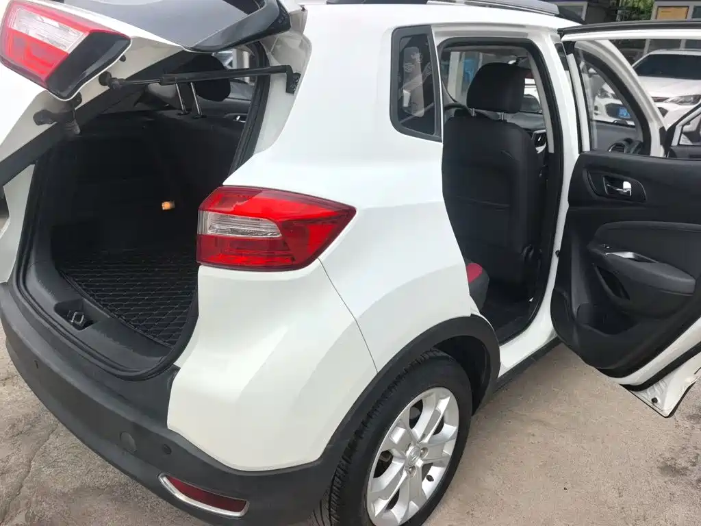 Фото 5 - Changan CS15