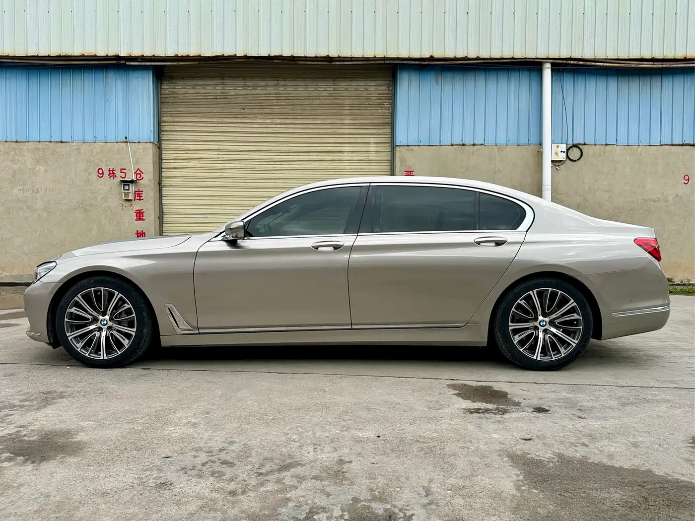 BMW 7 Series 2016 730Li Luxury фото 4