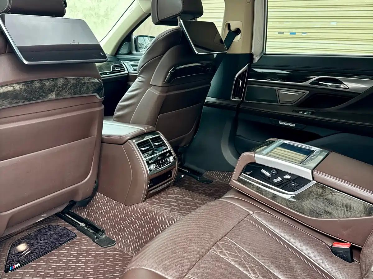 BMW 7 Series 2016 730Li Luxury фото 9