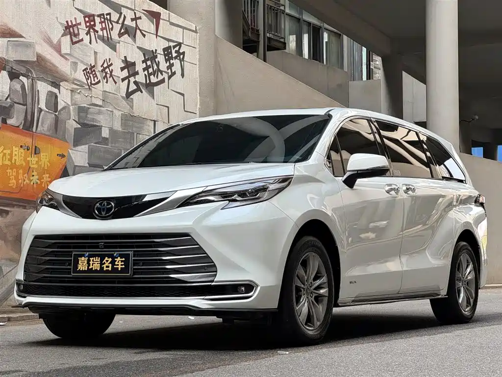 Toyota Sienna 2024 2.5L Hybrid 4WD Premium Edition