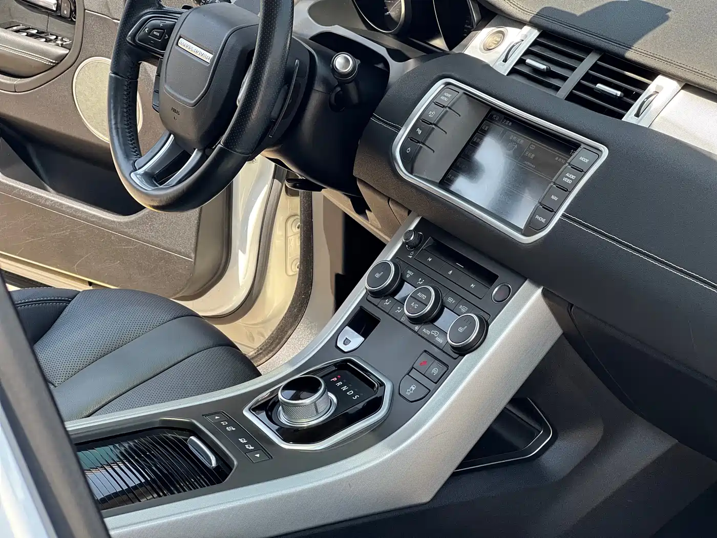 Land Rover Range Rover Evoque 2015 2.0T 5-Door Dynamic Edition фото 19
